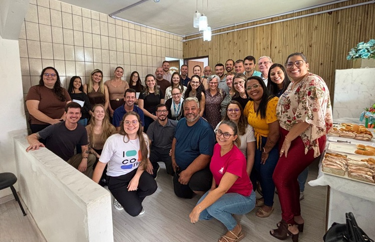 CRAS Brejaru sediou reunião do ICOM com lideranças e poder público para fortalecer a rede de apoio à comunidade Frei Damião em Palhoça.